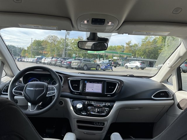 Used 2023 Chrysler Voyager LX FWD image 33