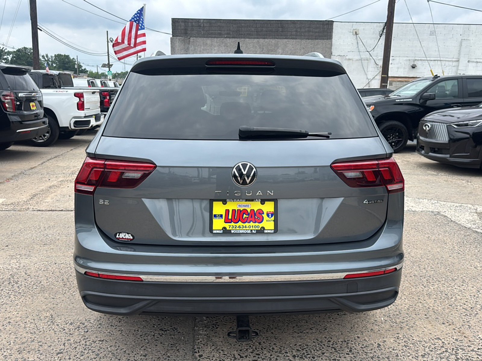 Used 2022 Volkswagen Tiguan SE AWD/4WD image 6