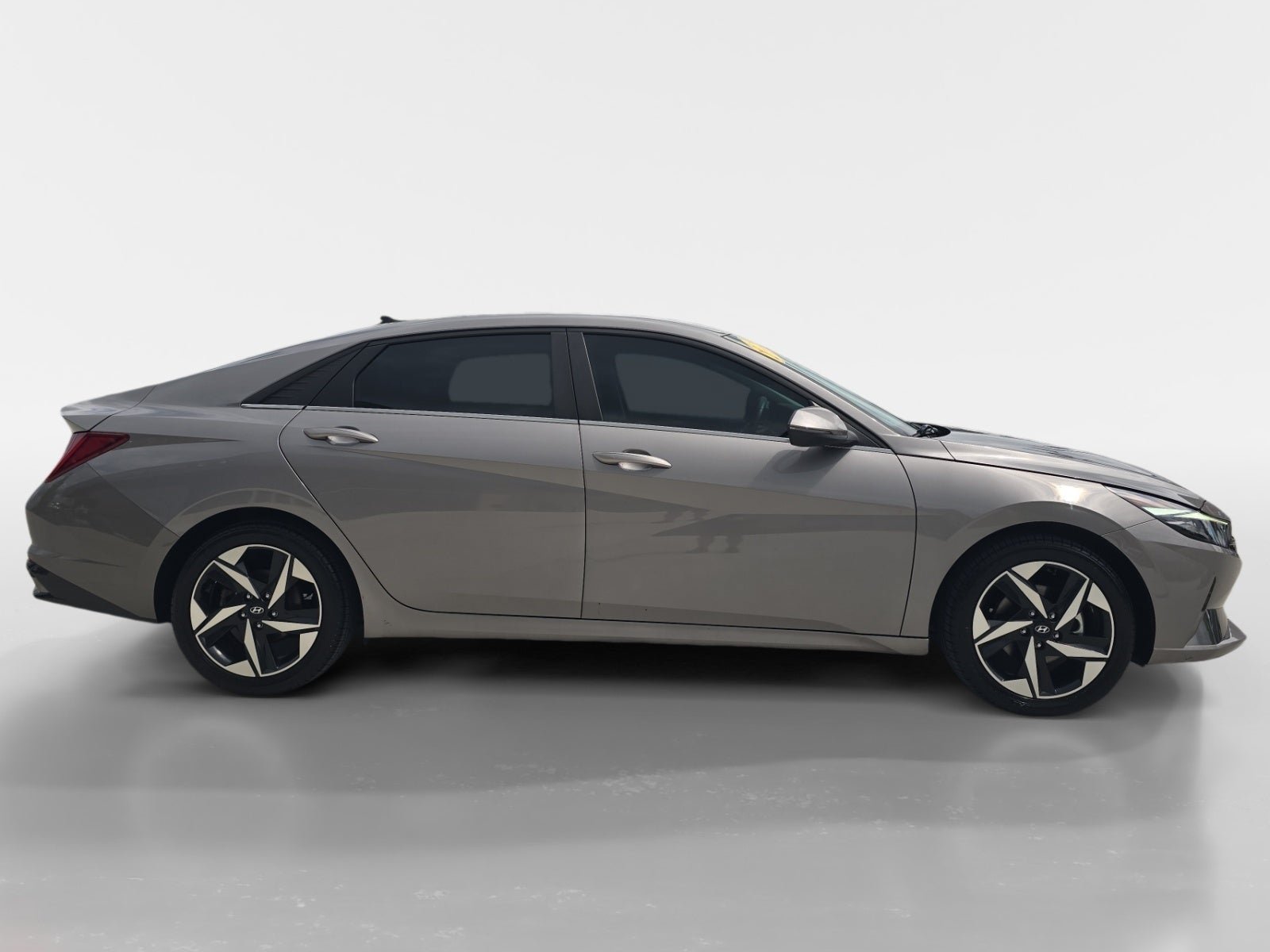 Used 2023 Hyundai Elantra Limited FWD image 2
