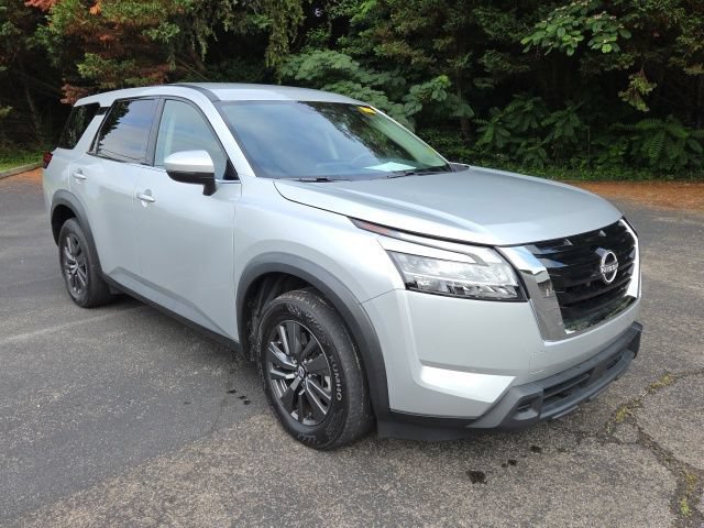 Used 2022 Nissan Pathfinder S FWD image 3
