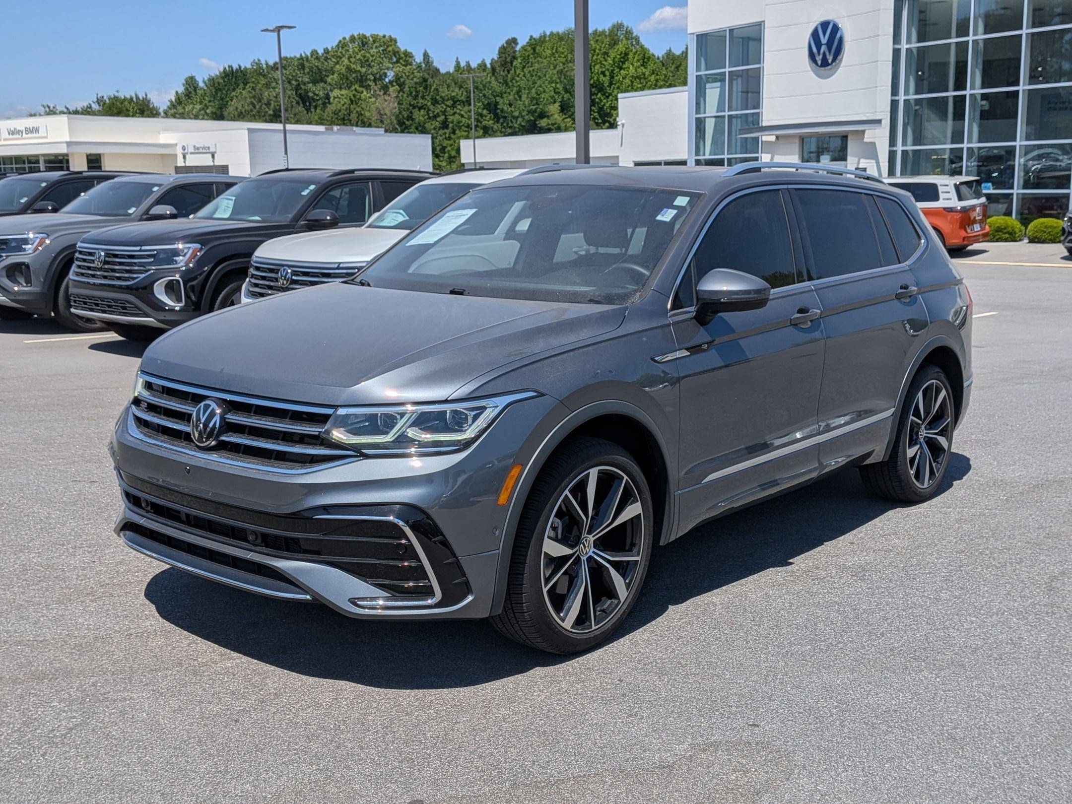 Used 2023 Volkswagen Tiguan SEL R-Line AWD/4WD image 7