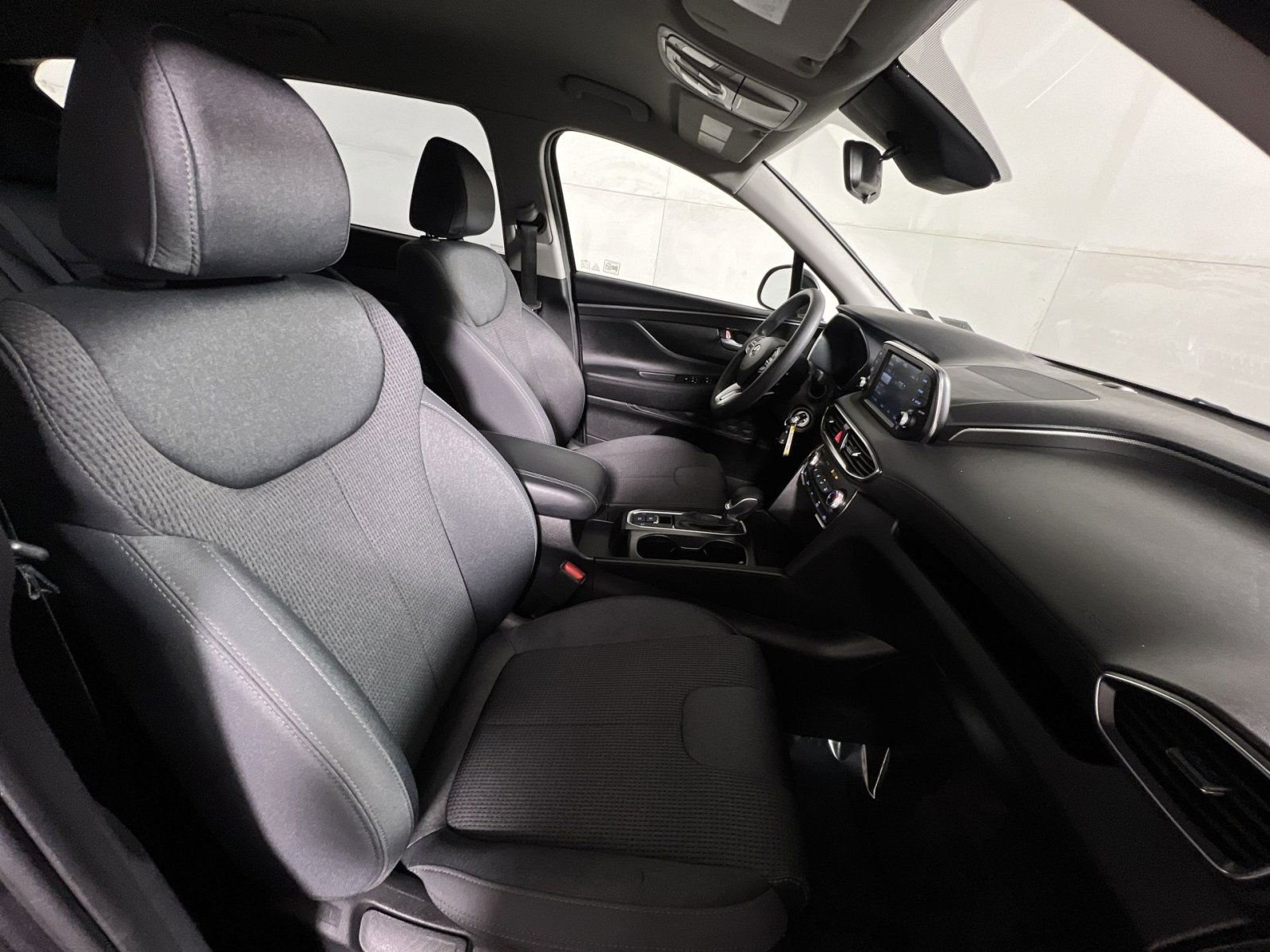 Used 2020 Hyundai Santa Fe SE image 25