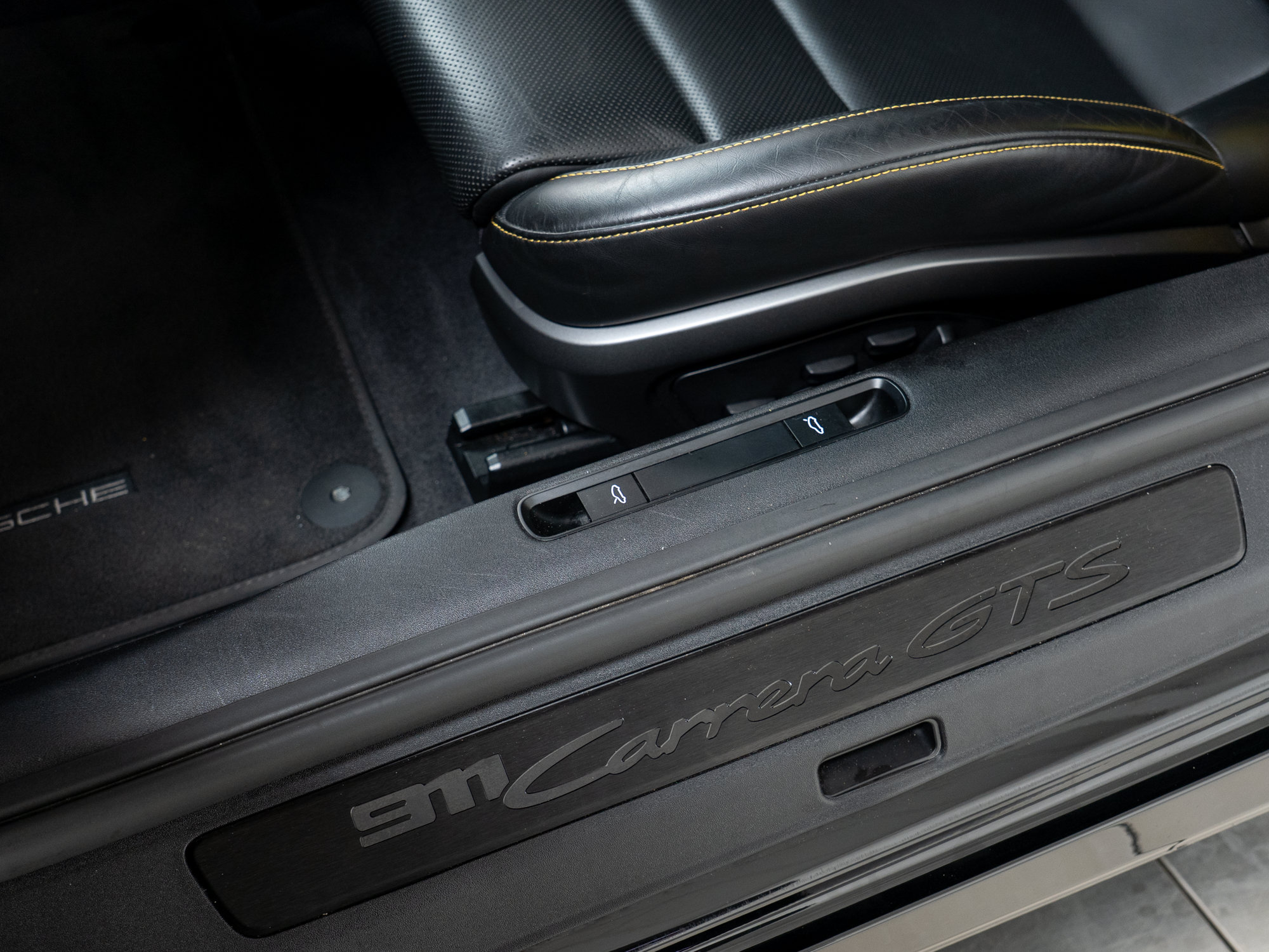 Certified 2023 Porsche 911 Carrera GTS RWD image 16