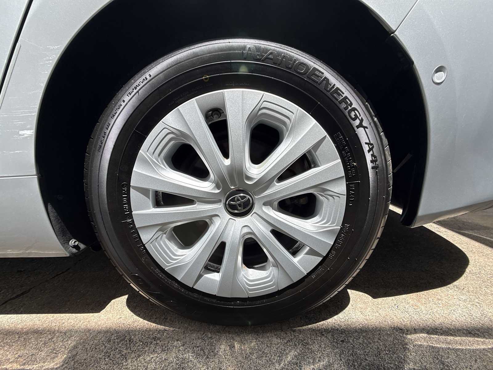 Used 2020 Toyota Prius LE FWD image 10