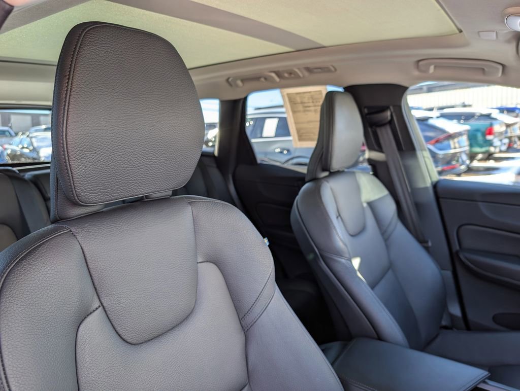 Used 2024 Volvo XC60 T8 Plus w/ Protection Package Premier image 19