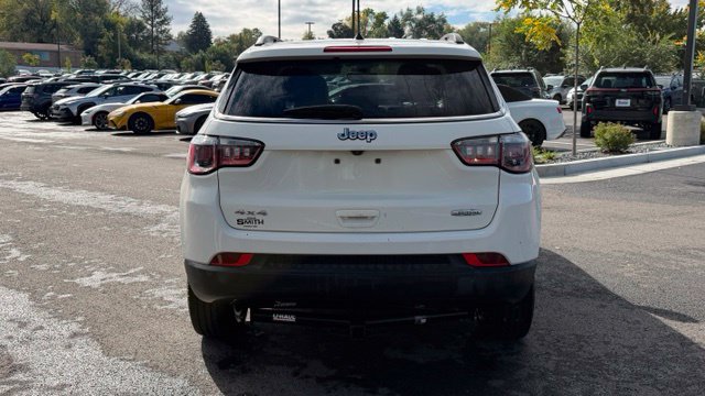 Used 2017 Jeep Compass Latitude AWD/4WD image 3