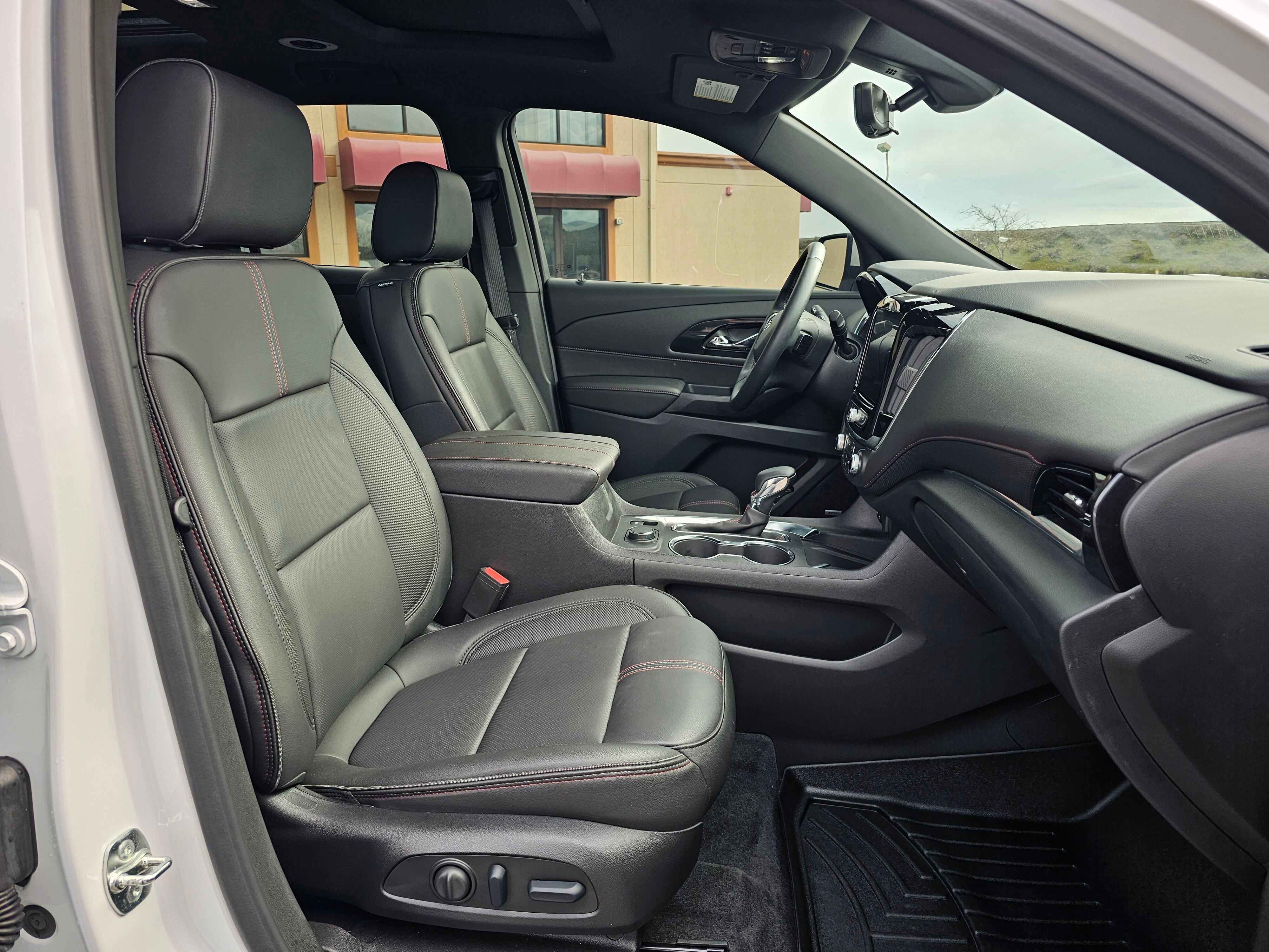 Used 2023 Chevrolet Traverse RS image 47