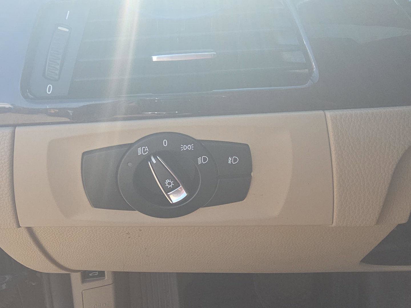 Used 2011 BMW 328i xDrive Sedan image 14