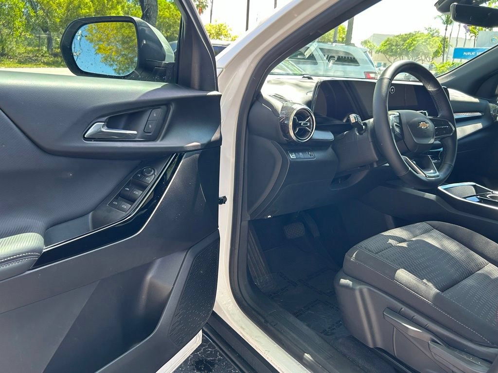 Used 2025 Chevrolet Equinox LT w/ Safety and Technology Package FWD image 15