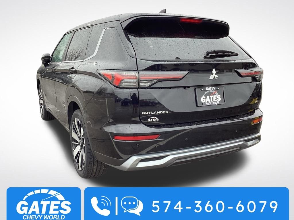Used 2025 Mitsubishi Outlander SE image 7