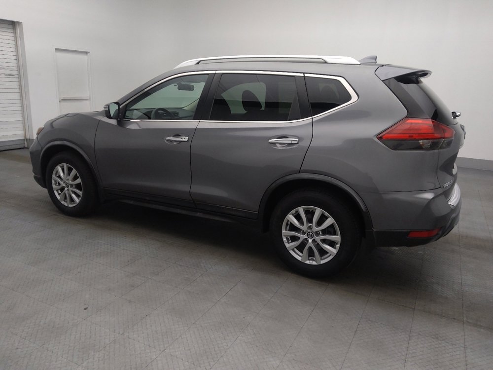 Used 2017 Nissan Rogue SV image 3