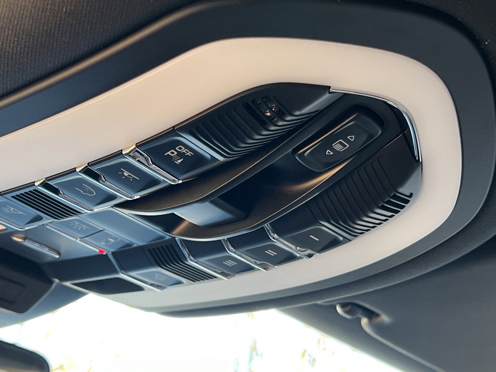 New 2026 Porsche Macan image 29