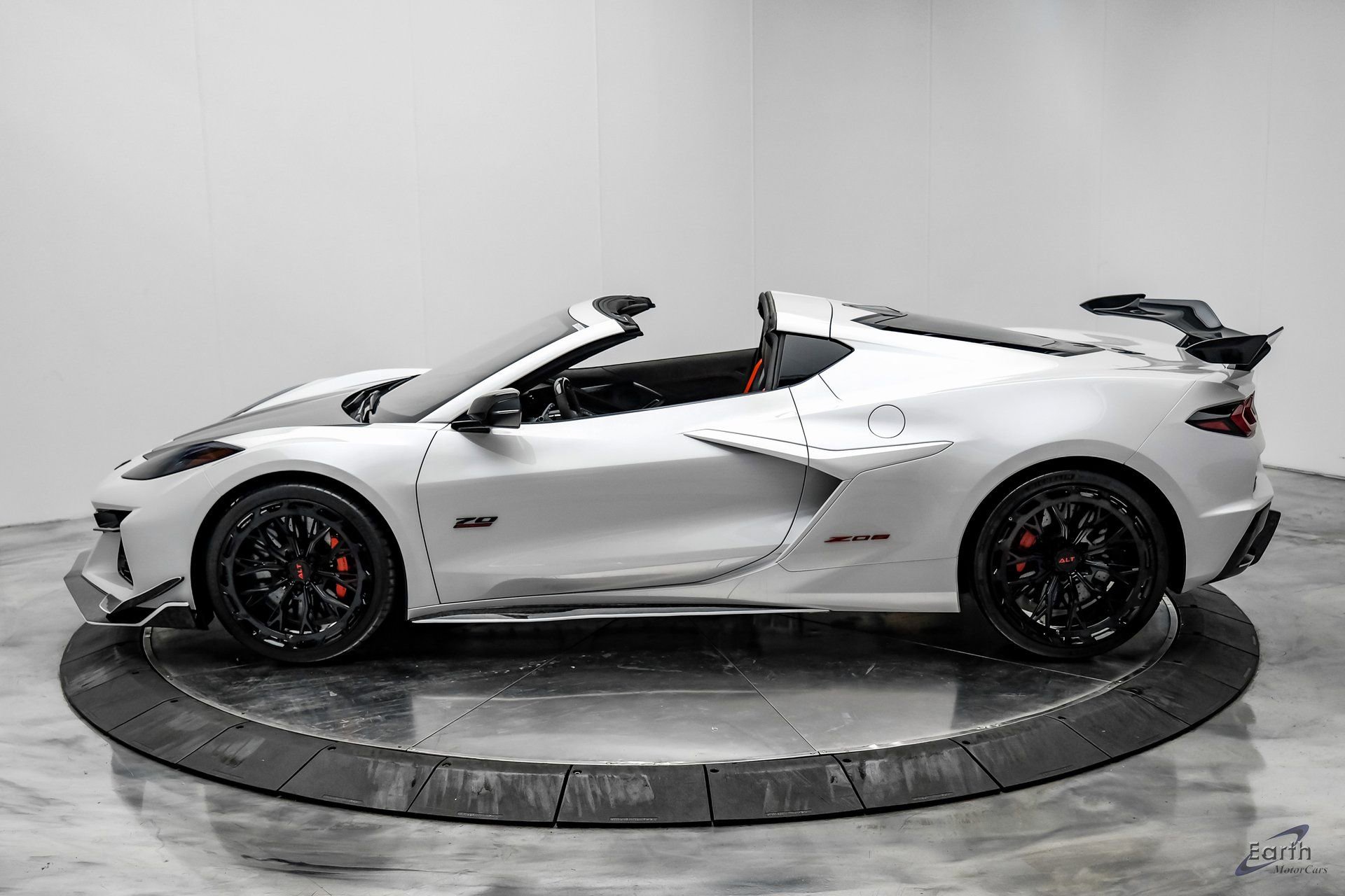 Used 2023 Chevrolet Corvette Z06 w/ Z07 Performance Package image 9