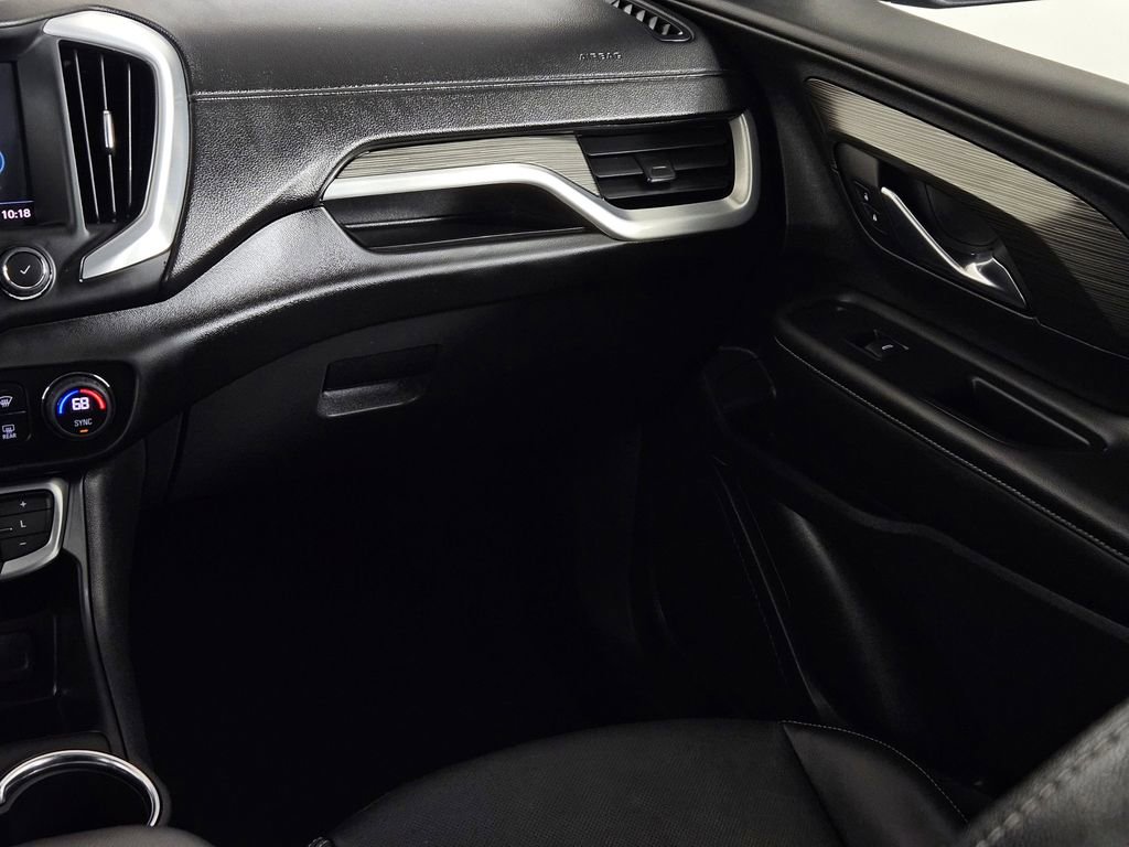 Used 2024 GMC Terrain SLT w/ Elevation Edition image 9