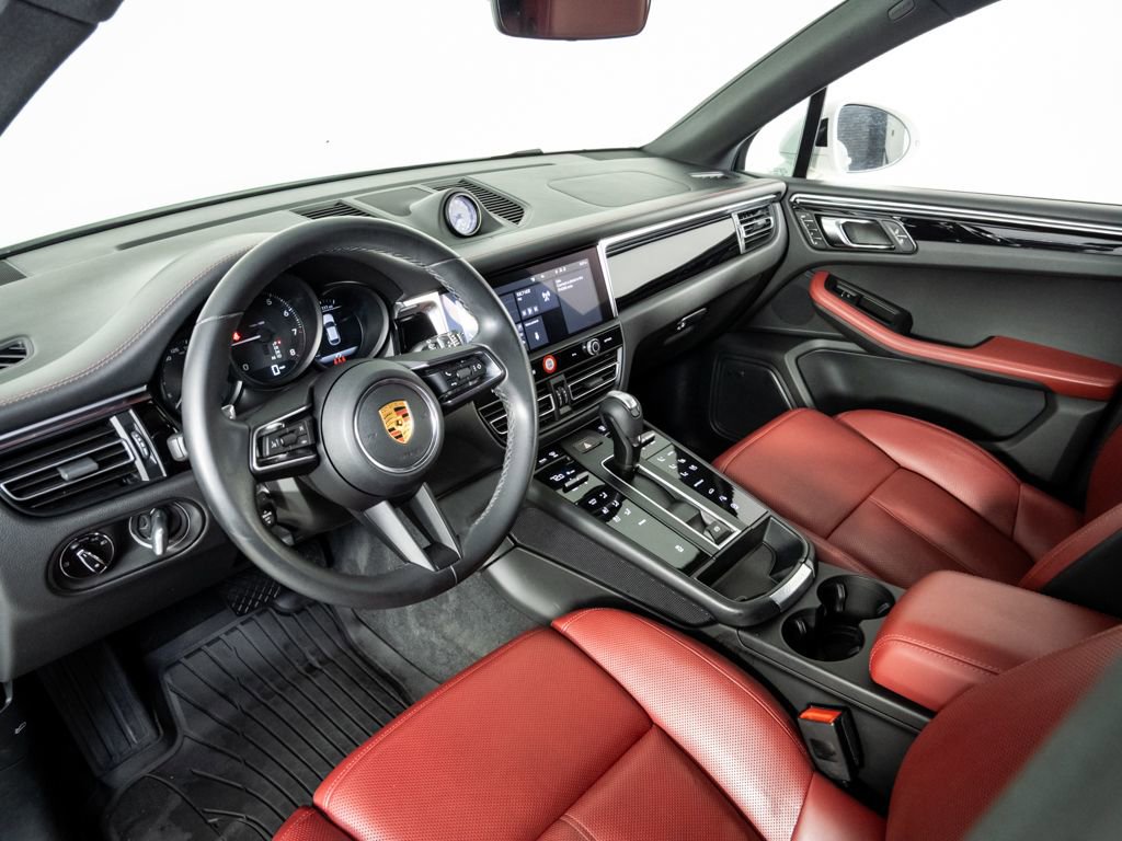 Certified 2023 Porsche Macan Turbo image 4