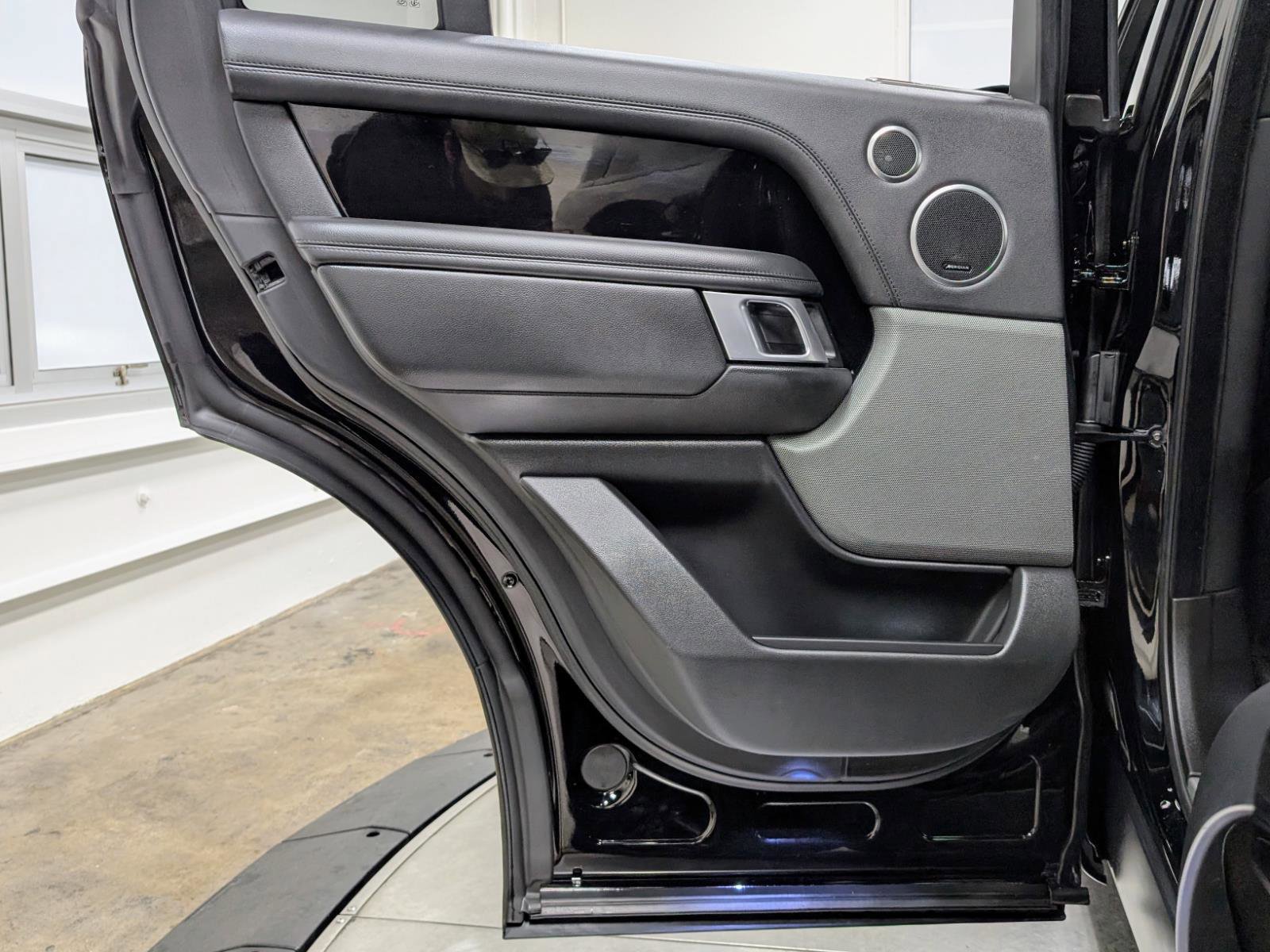 Used 2020 Land Rover Range Rover image 16