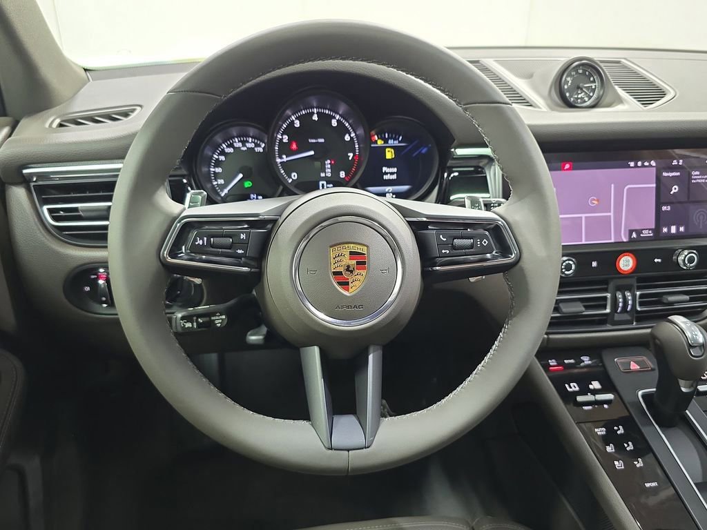 Used 2025 Porsche Macan image 14