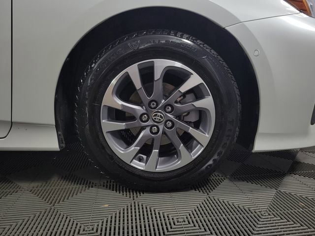 Used 2022 Toyota Prius XLE image 16