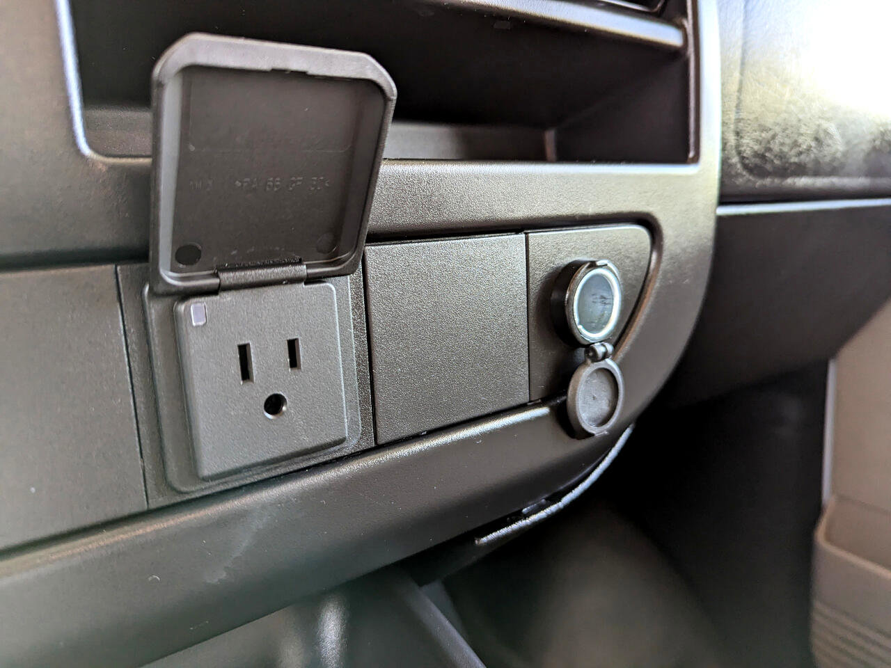 Used 2019 Chevrolet Express 4500 w/ RV Package RWD image 31