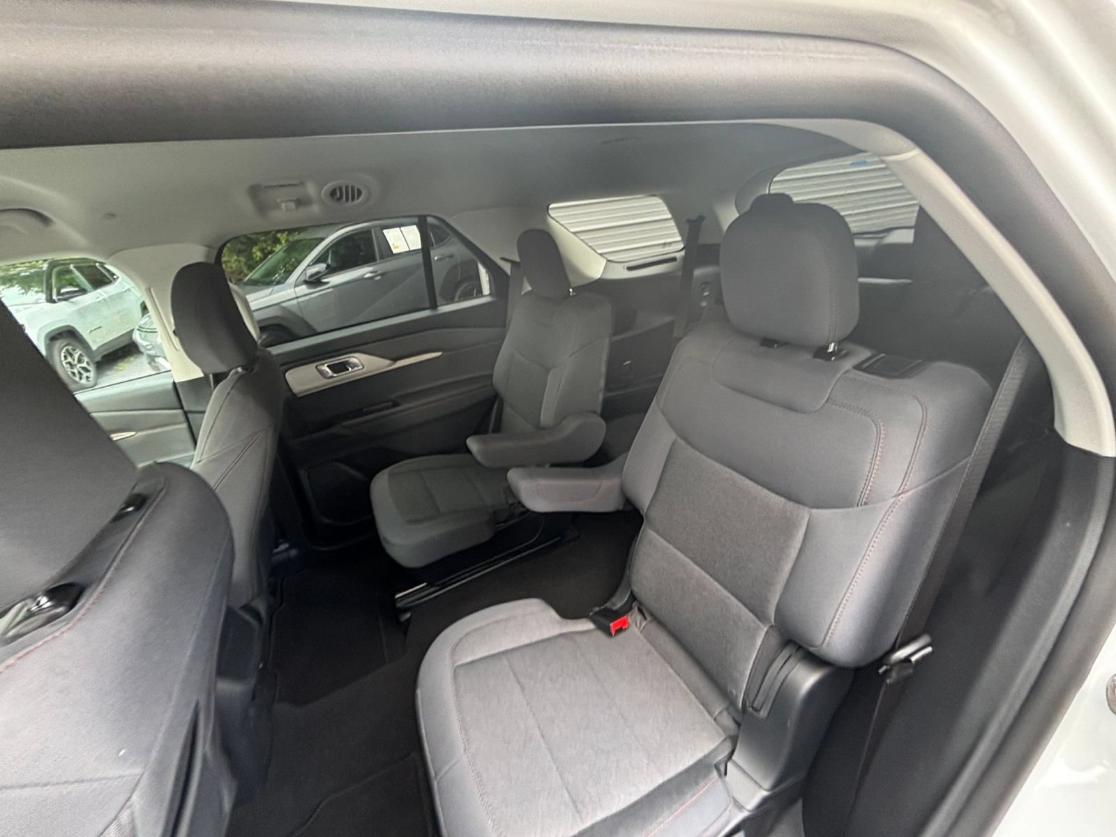 Used 2026 Ford Explorer Active AWD/4WD image 34
