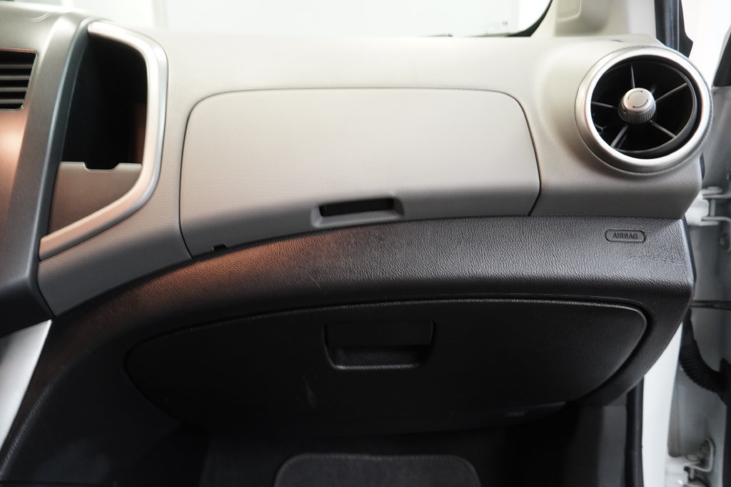 Used 2016 Chevrolet Sonic LT FWD image 34