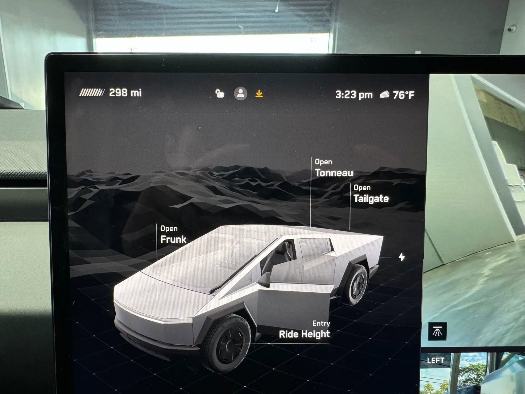 Used 2024 Tesla Cybertruck AWD Crew Cab image 18