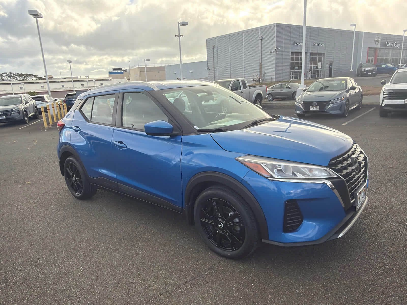 Used 2022 Nissan Kicks SV FWD image 2