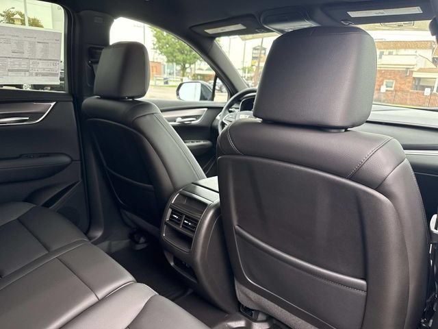 Certified 2024 Cadillac XT5 Luxury w/ LPO, Floor Liner Package AWD/4WD image 23
