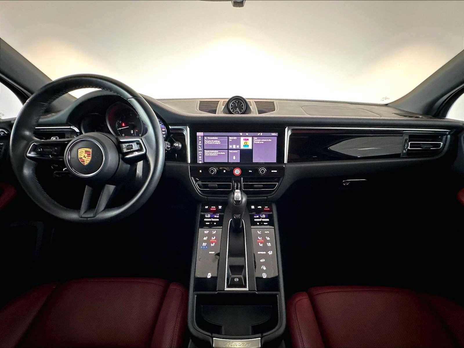 Used 2023 Porsche Macan AWD/4WD image 17