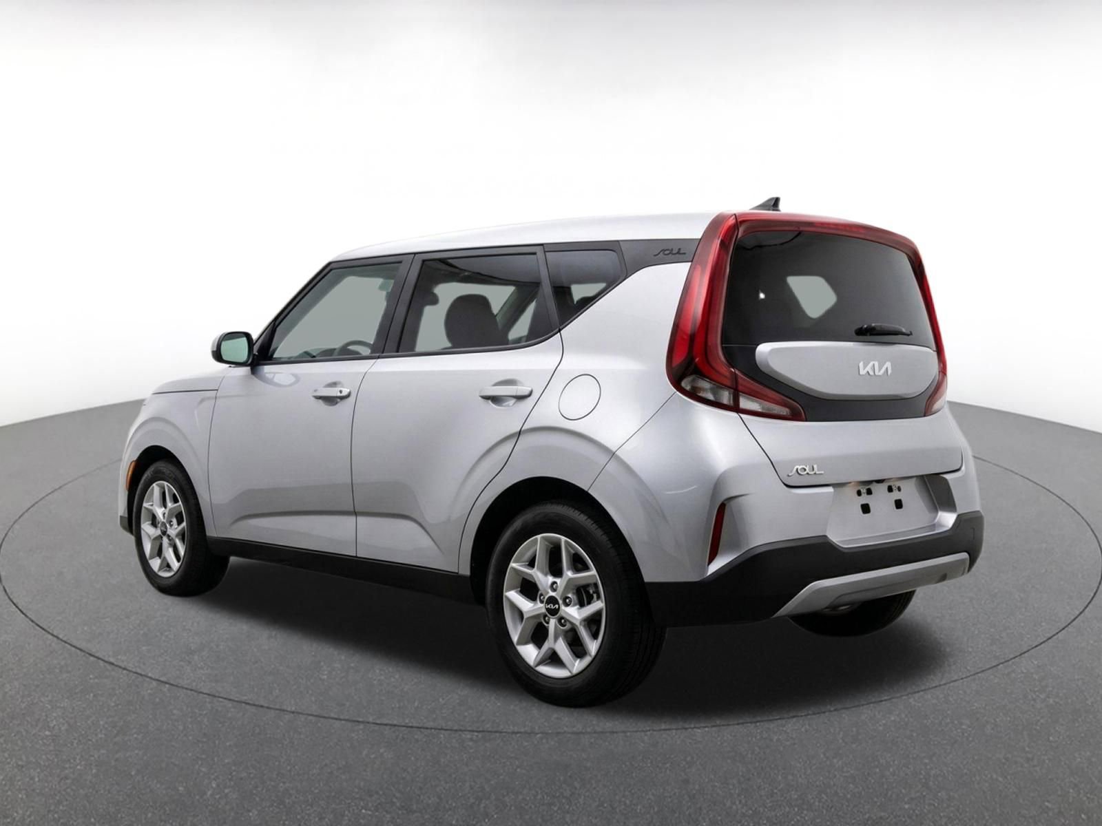 Used 2025 Kia Soul LX w/ LX Technology Package FWD image 7