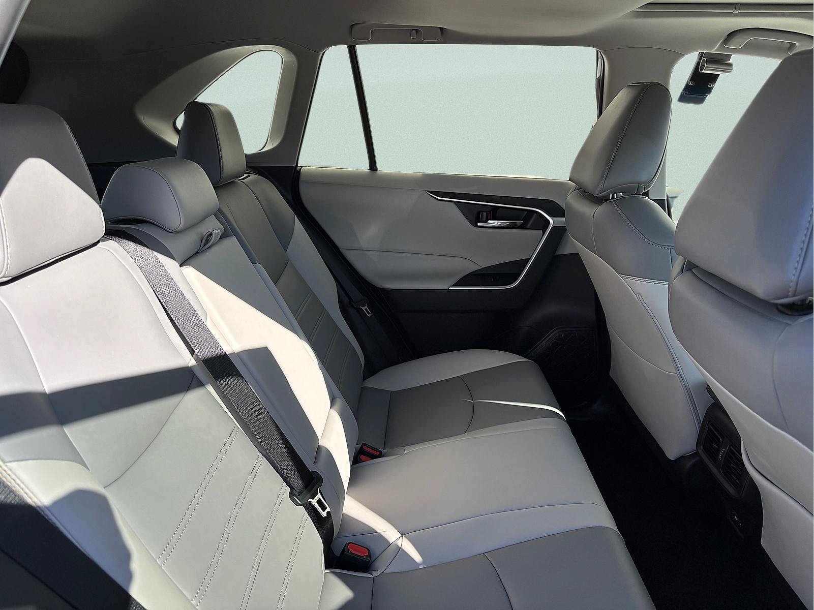 Used 2021 Toyota RAV4 XLE Premium w/ Carpet Mat Package (TMS) FWD image 27
