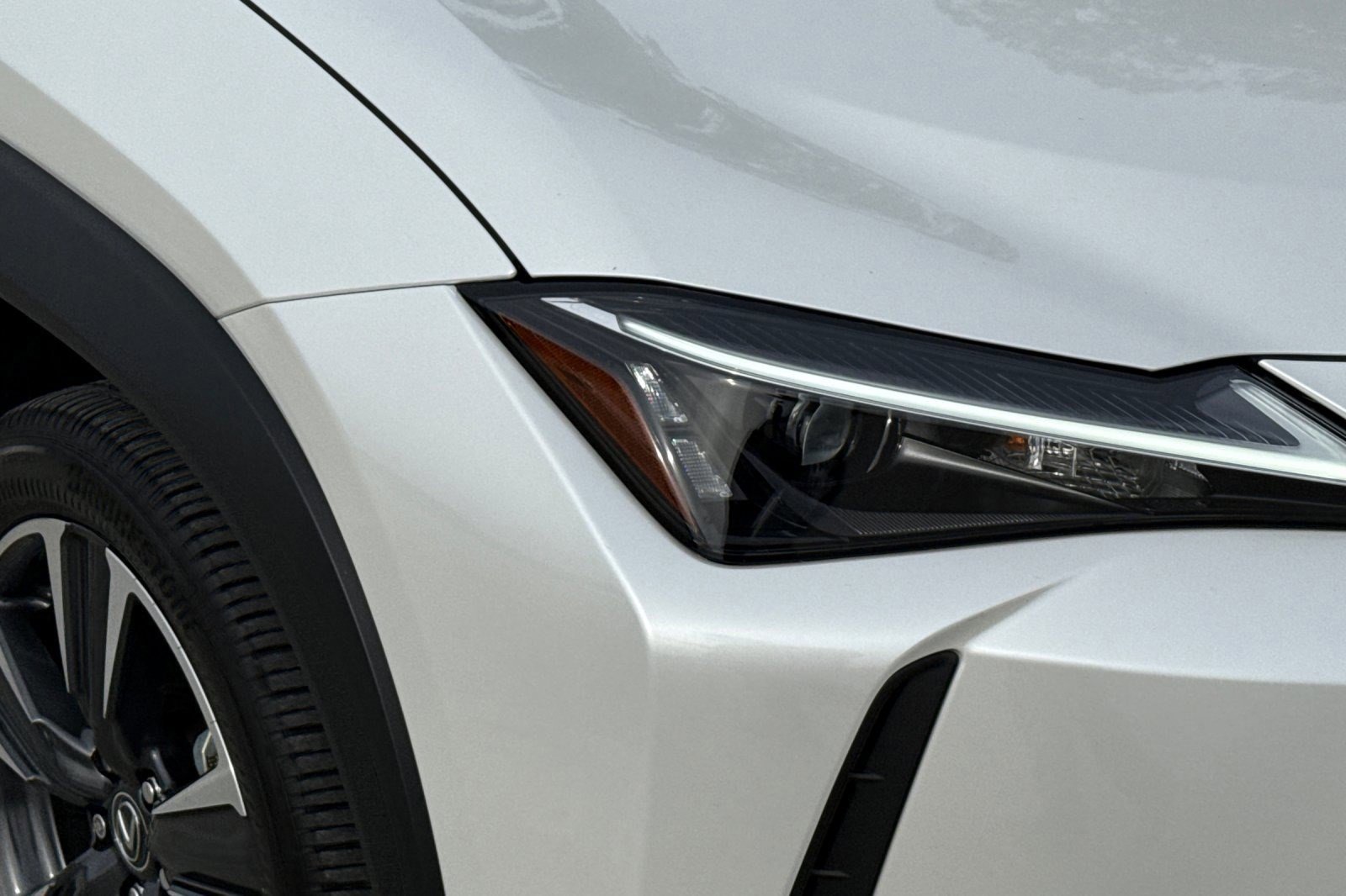 Certified 2025 Lexus UX 300h FWD w/ Accessory Package (Z2) image 12