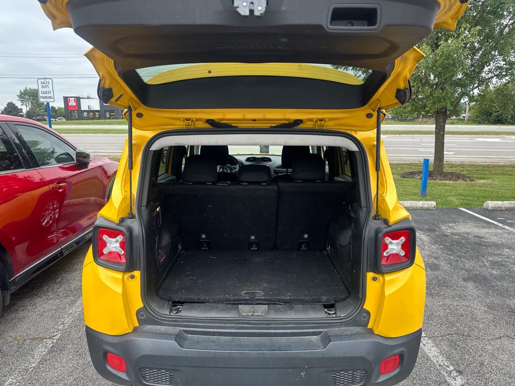 Used 2018 Jeep Renegade Latitude w/ Cold Weather Group AWD/4WD image 12