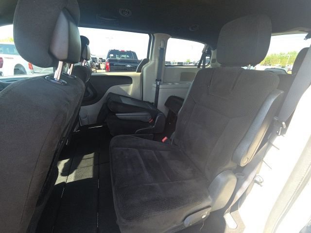 Used 2016 Dodge Grand Caravan SE image 18
