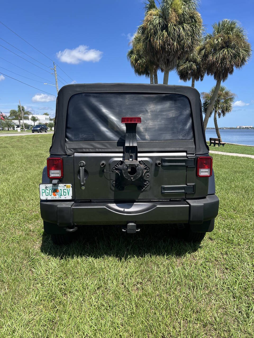 Used 2016 Jeep Wrangler Unlimited Sahara AWD/4WD image 11