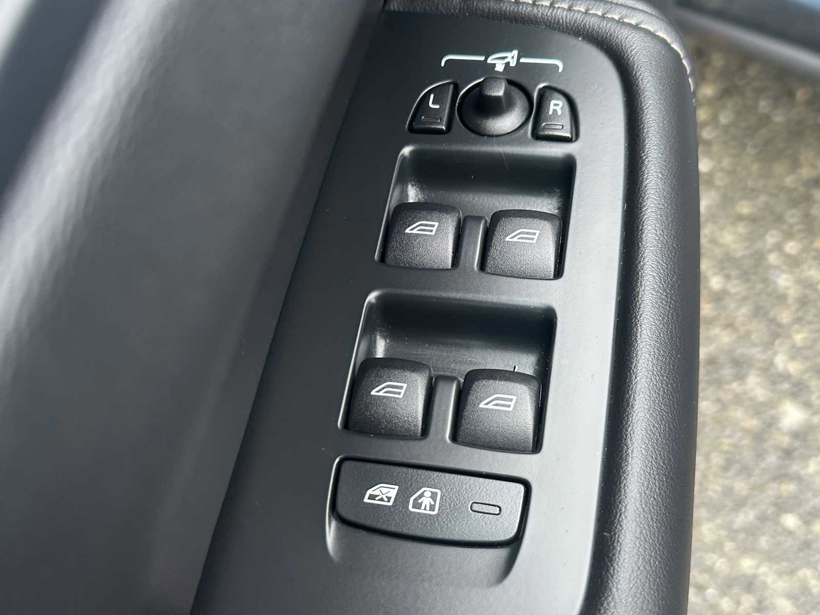 Certified 2023 Volvo XC60 T8 Ultimate image 21