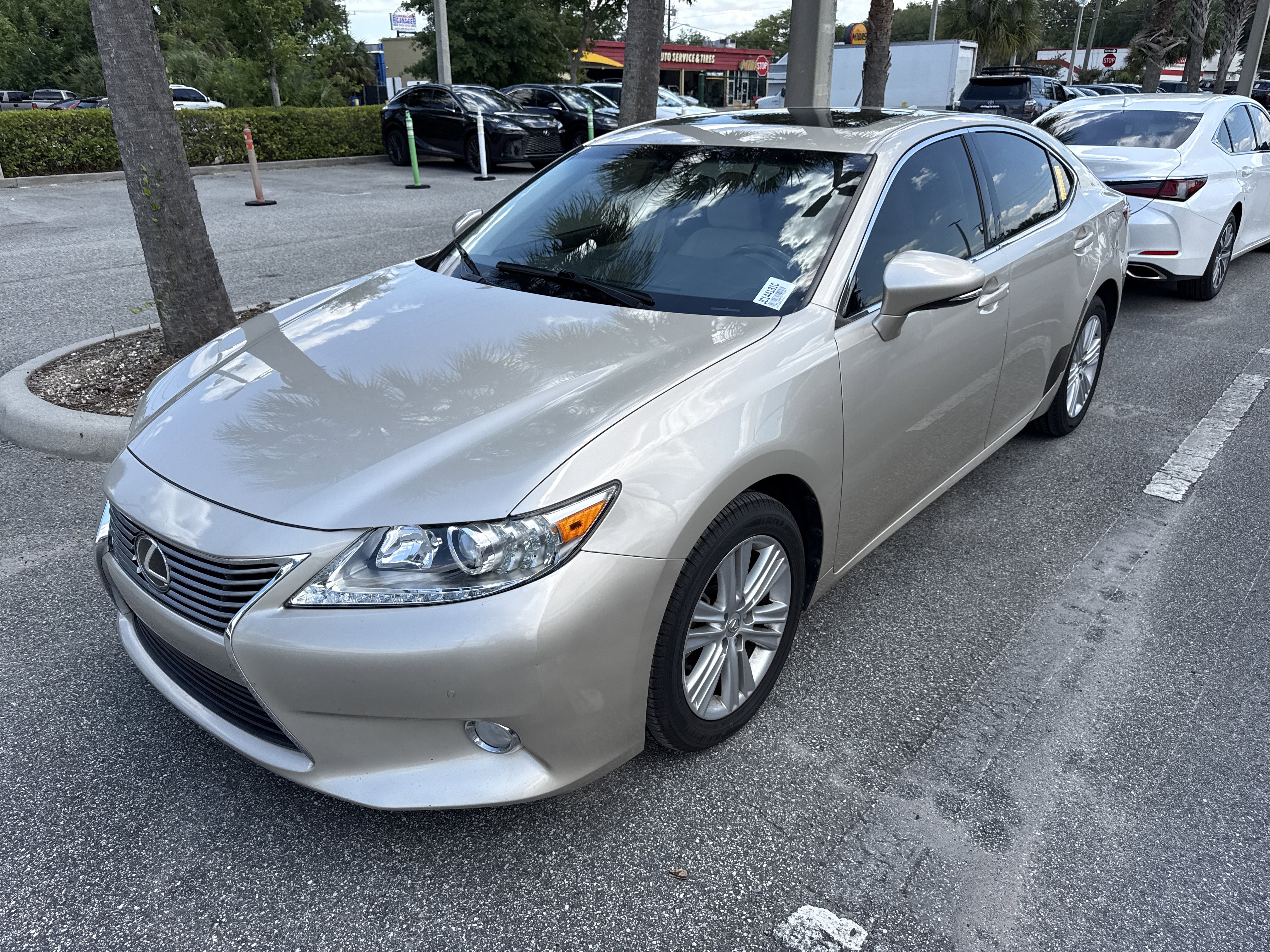 Used 2015 Lexus ES 350 w/ Premium Package FWD image 4