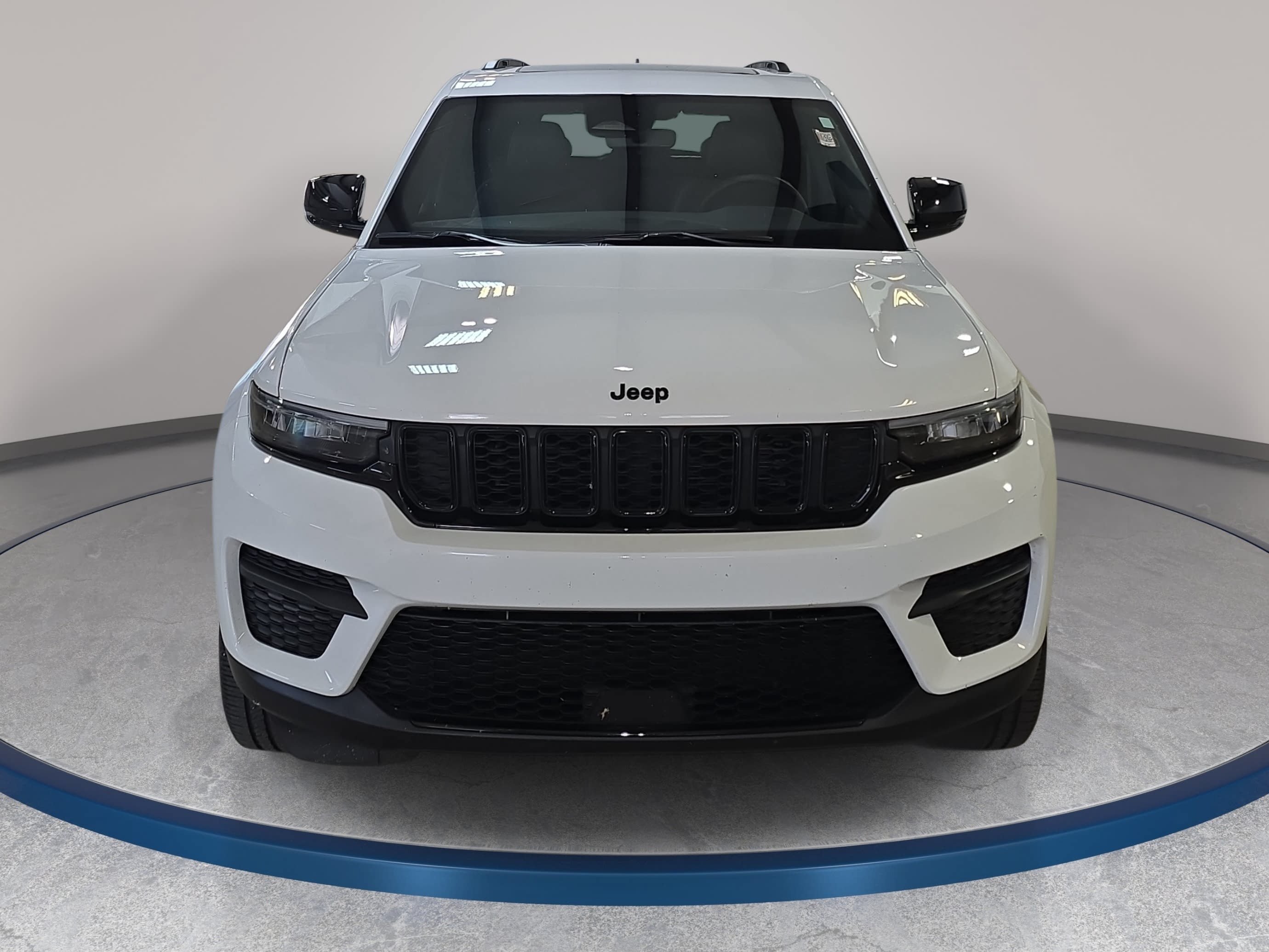 Used 2023 Jeep Grand Cherokee Altitude AWD/4WD image 3