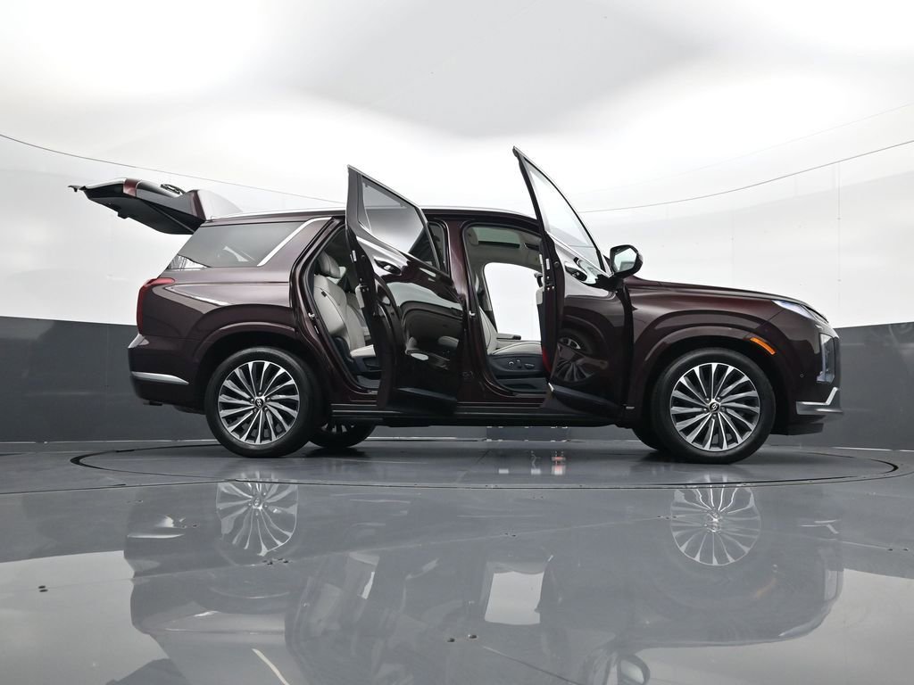 Used 2023 Hyundai Palisade Calligraphy image 32
