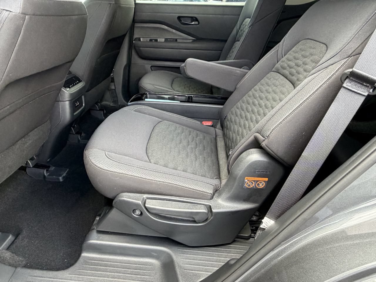 Certified 2025 Nissan Pathfinder SV w/ SV Premium Package FWD image 18