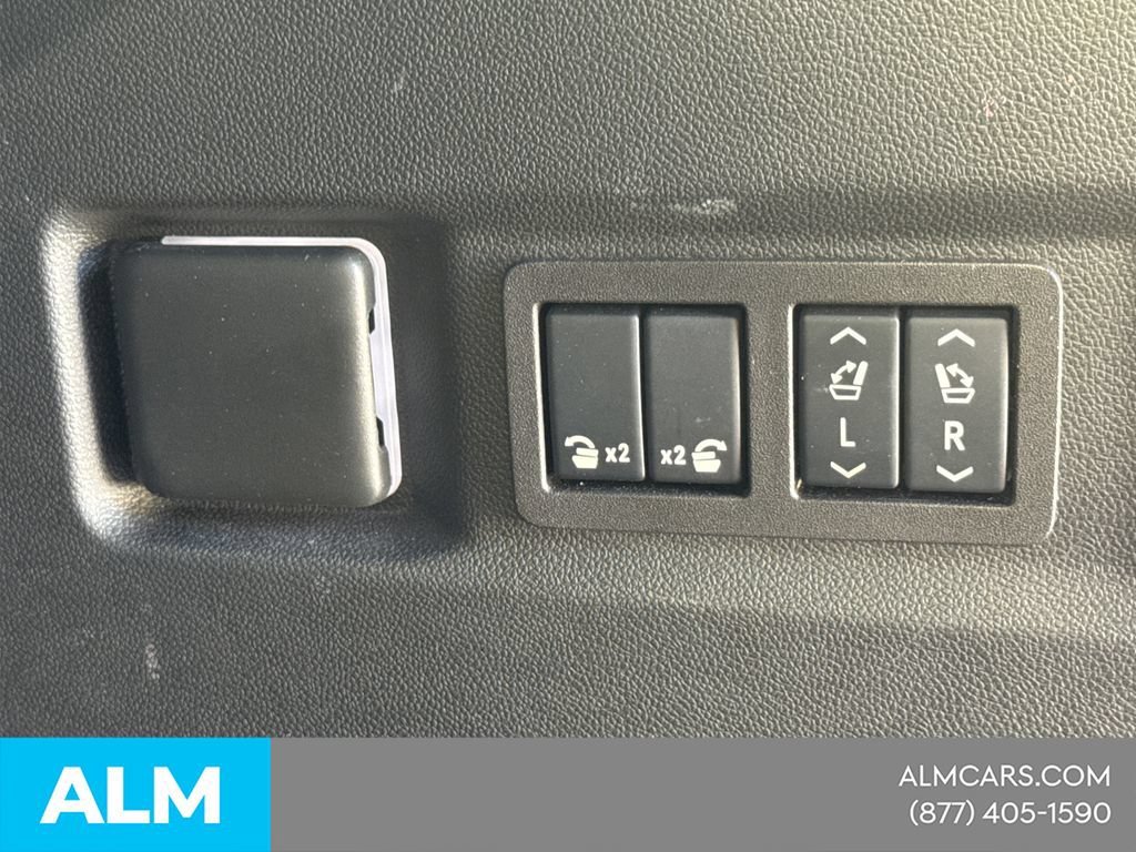 Used 2024 GMC Yukon Denali w/ Advanced Technology Package AWD/4WD image 22