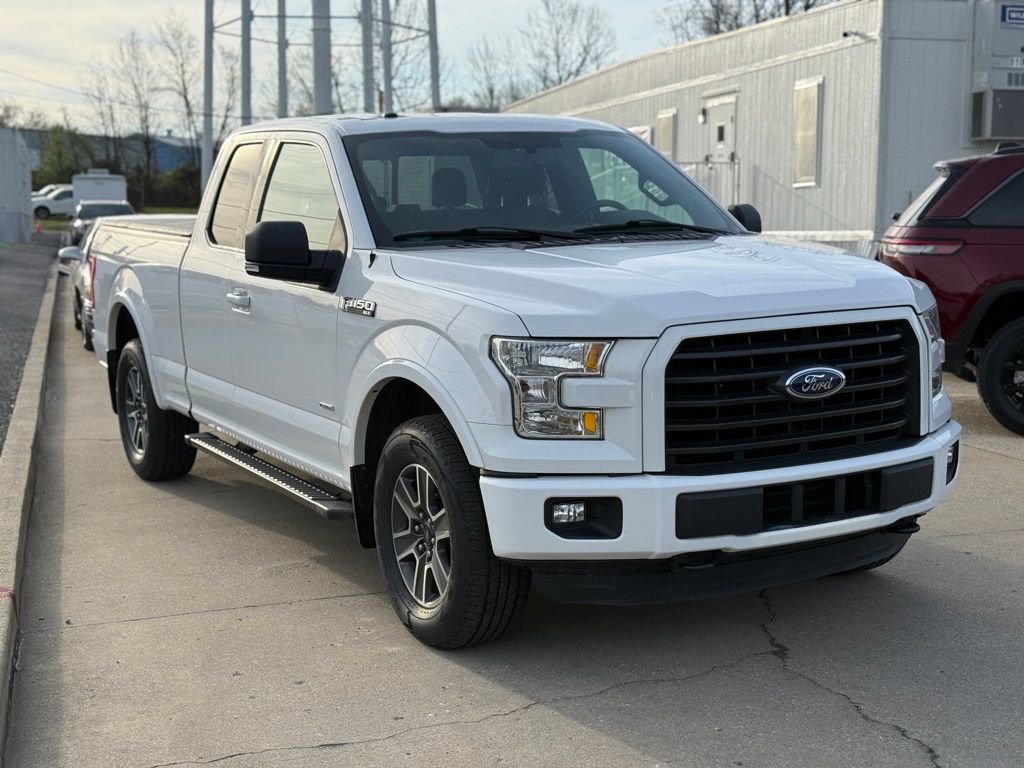 Used 2015 Ford F150 XLT w/ Equipment Group 302A Luxury image 4