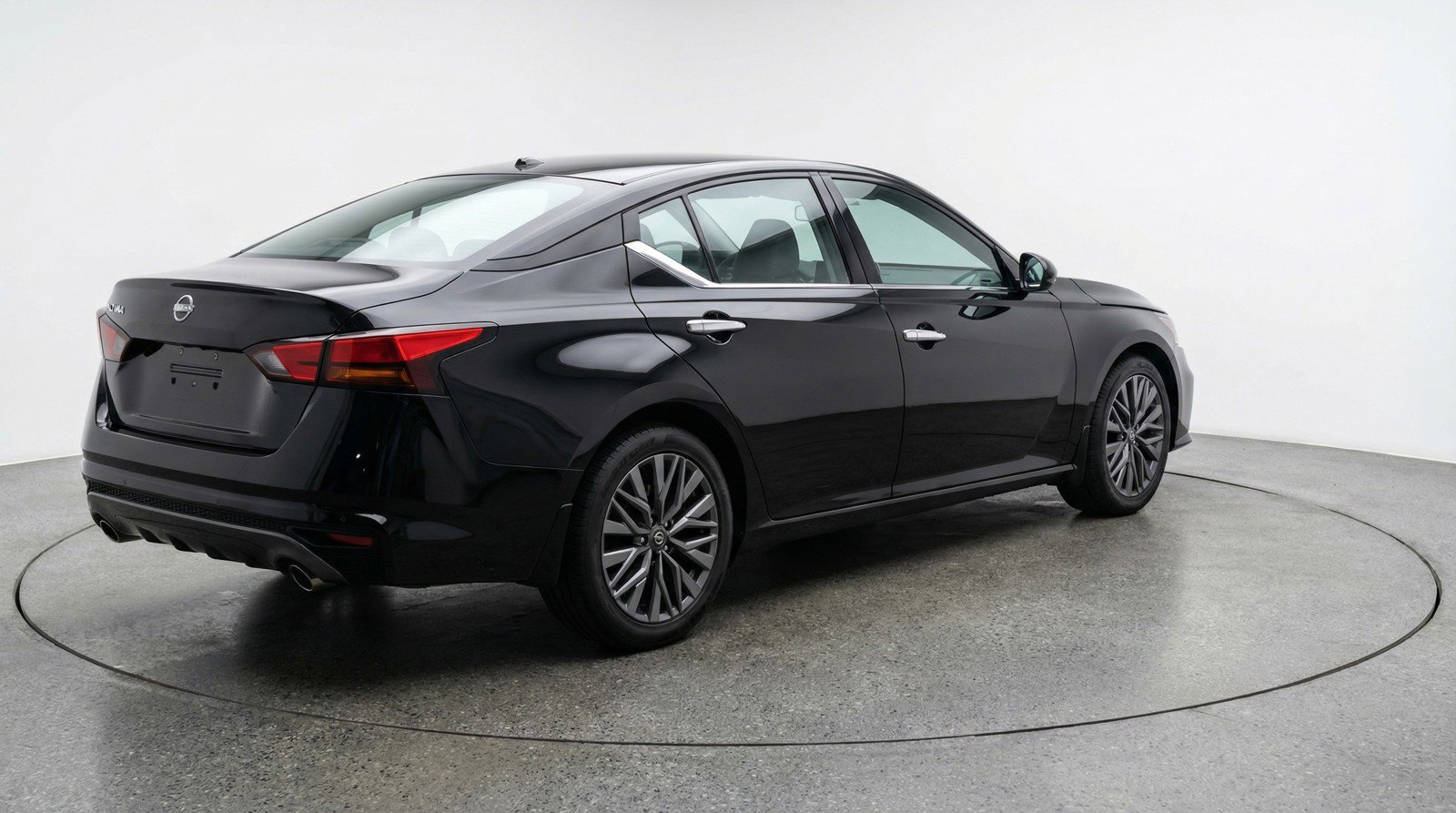 Used 2025 Nissan Altima 2.5 SV FWD image 9