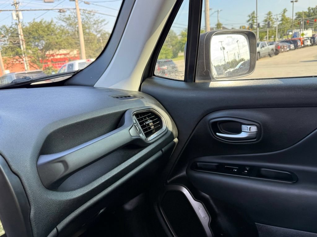 Used 2022 Jeep Renegade Latitude AWD/4WD image 22