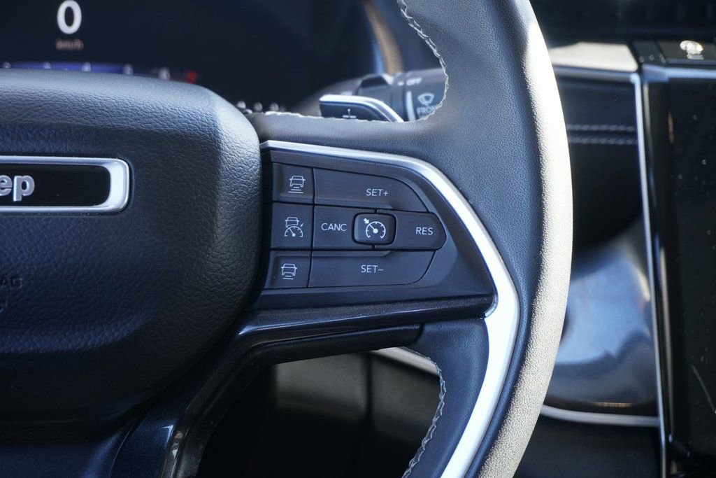 Used 2023 Jeep Grand Cherokee L Laredo image 15