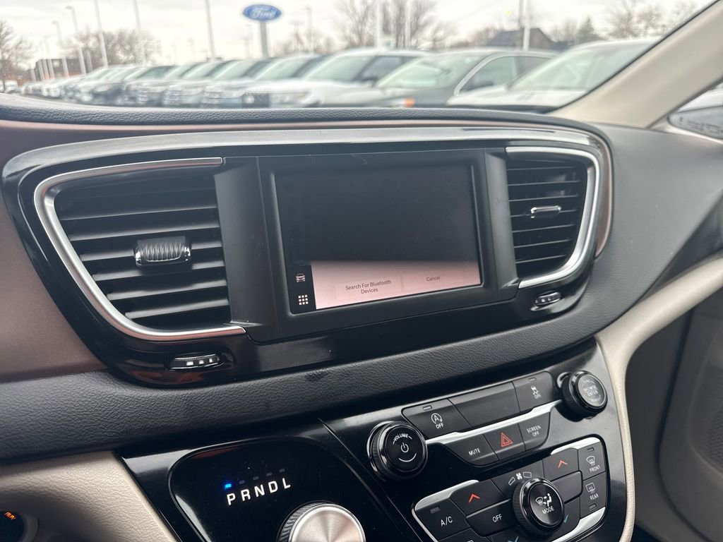 Used 2023 Chrysler Voyager LX FWD image 28