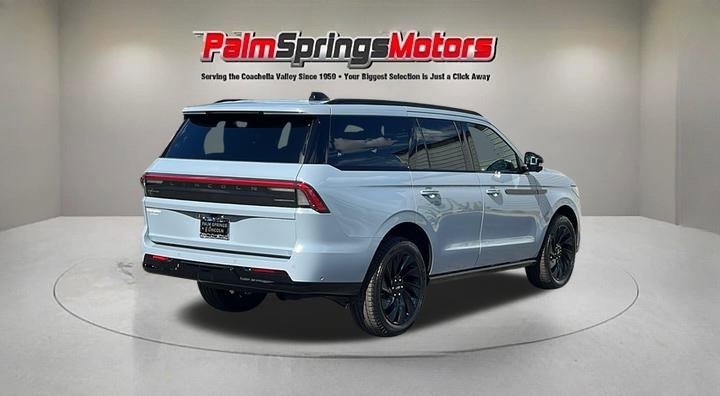 New 2025 Lincoln Navigator Reserve w/ Jet Appearance Package image 4