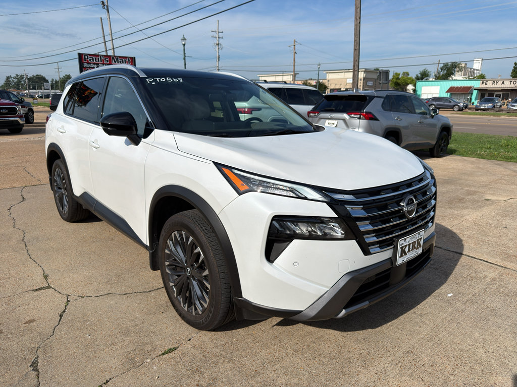 Used 2025 Nissan Rogue SL w/ Tech Package FWD image 7