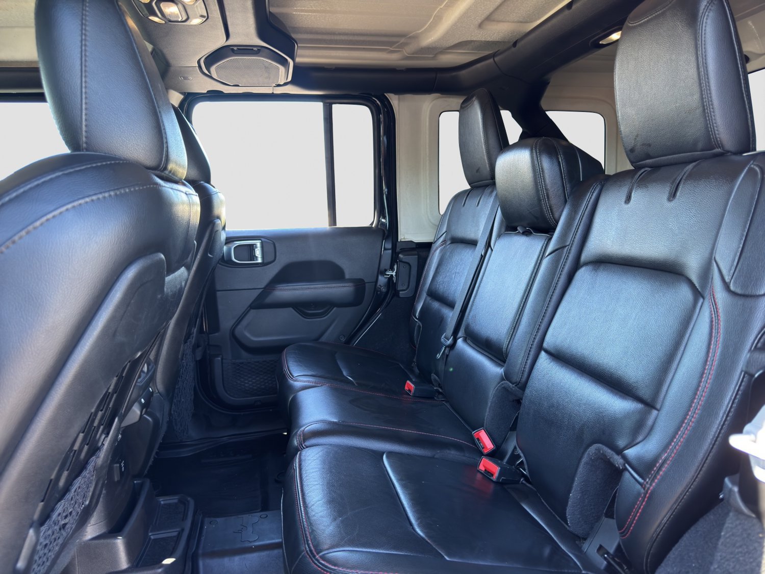 Used 2022 Jeep Wrangler Unlimited Rubicon w/ Cold Weather Group AWD/4WD image 30