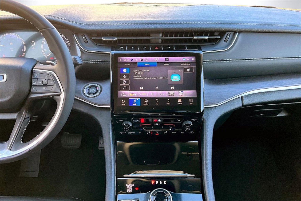 Used 2023 Jeep Grand Cherokee Limited image 12